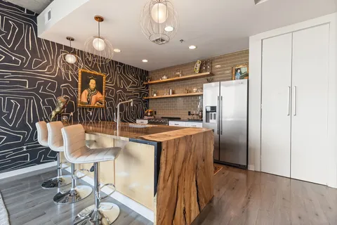 $899,000 | 301 Demonbreun Street, Unit 914, Nashville, TN 37201