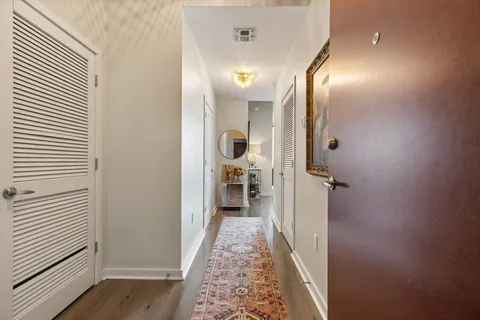 $899,000 | 301 Demonbreun Street, Unit 914, Nashville, TN 37201