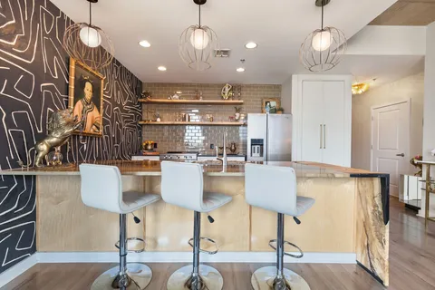 $899,000 | 301 Demonbreun Street, Unit 914, Nashville, TN 37201