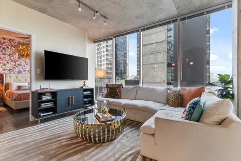 $899,000 | 301 Demonbreun Street, Unit 914, Nashville, TN 37201