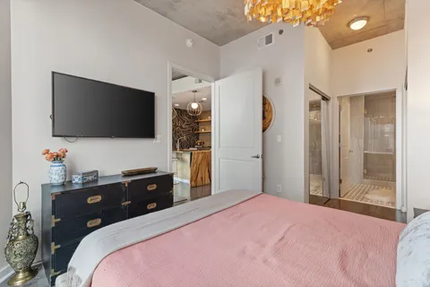 $899,000 | 301 Demonbreun Street, Unit 914, Nashville, TN 37201