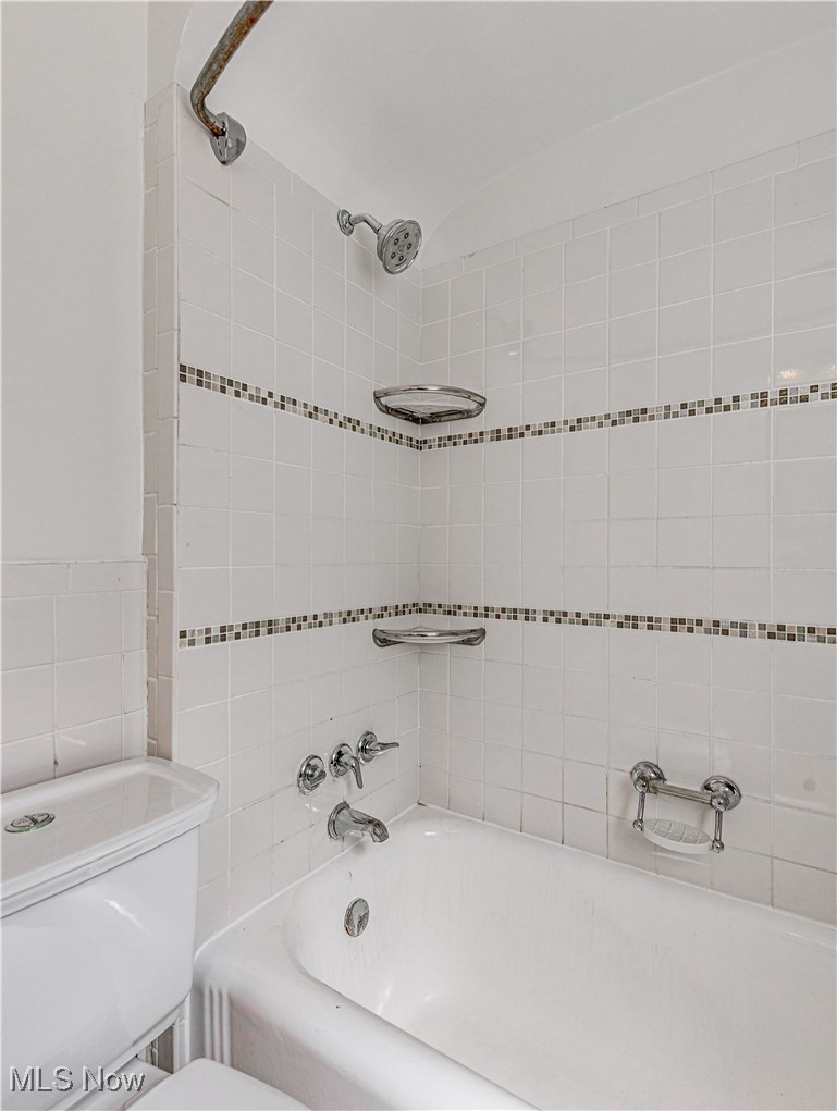 1085 Woodview Road Cleveland, OH 44121 - Photo 21 of 30 Full bath