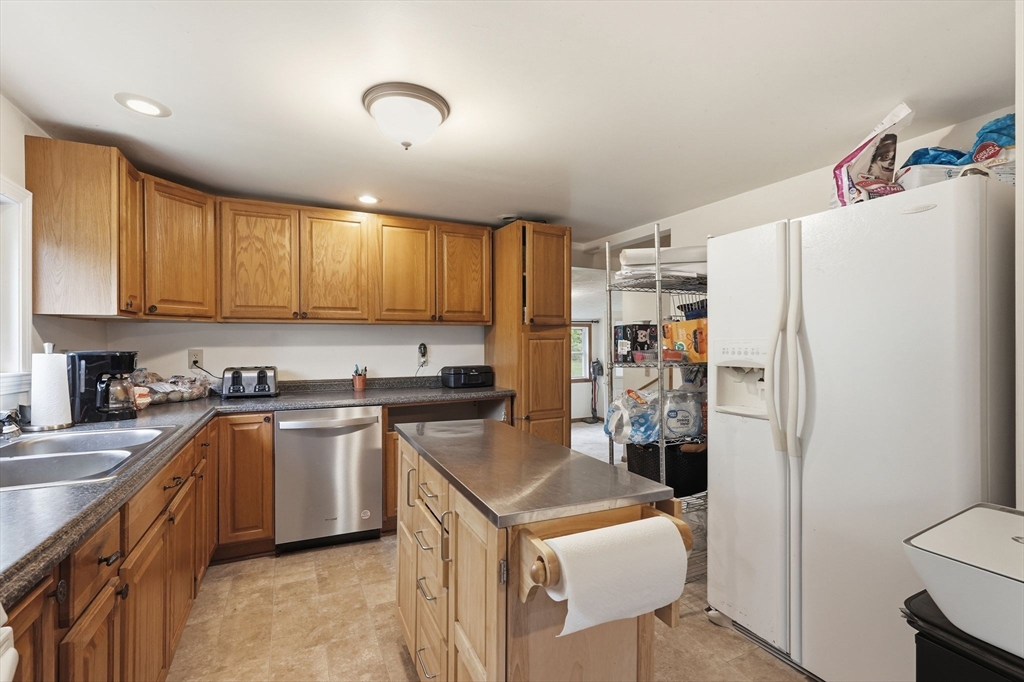 8 Shutesbury Road Amherst, MA 01002 - Photo 13 of 31