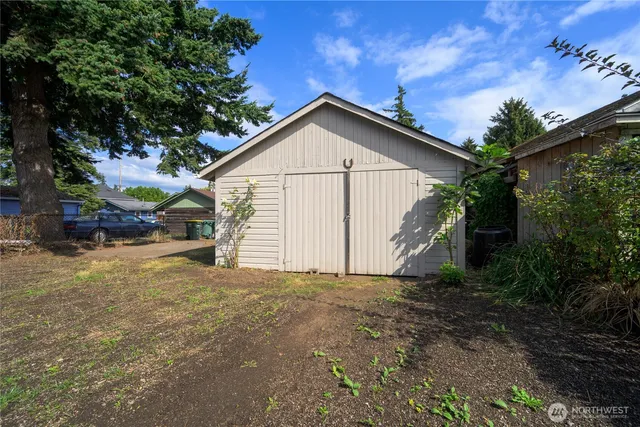 a view of a sign board with large trees