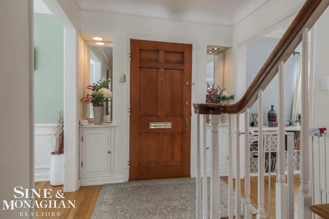 1036 Bedford Road Grosse Pointe, MI 48230 - Photo 4 of 40 50034441-3.JPG