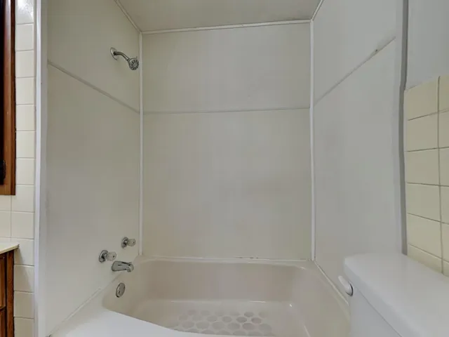 $1,895 | 1403 Barclay Street, St. Paul, MN 55106