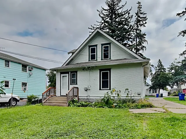 $1,895 | 1403 Barclay Street, St. Paul, MN 55106