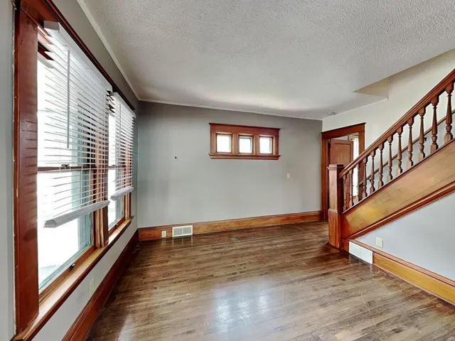 $1,895 | 1403 Barclay Street, St. Paul, MN 55106