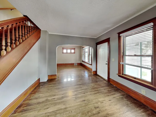 $1,895 | 1403 Barclay Street, St. Paul, MN 55106