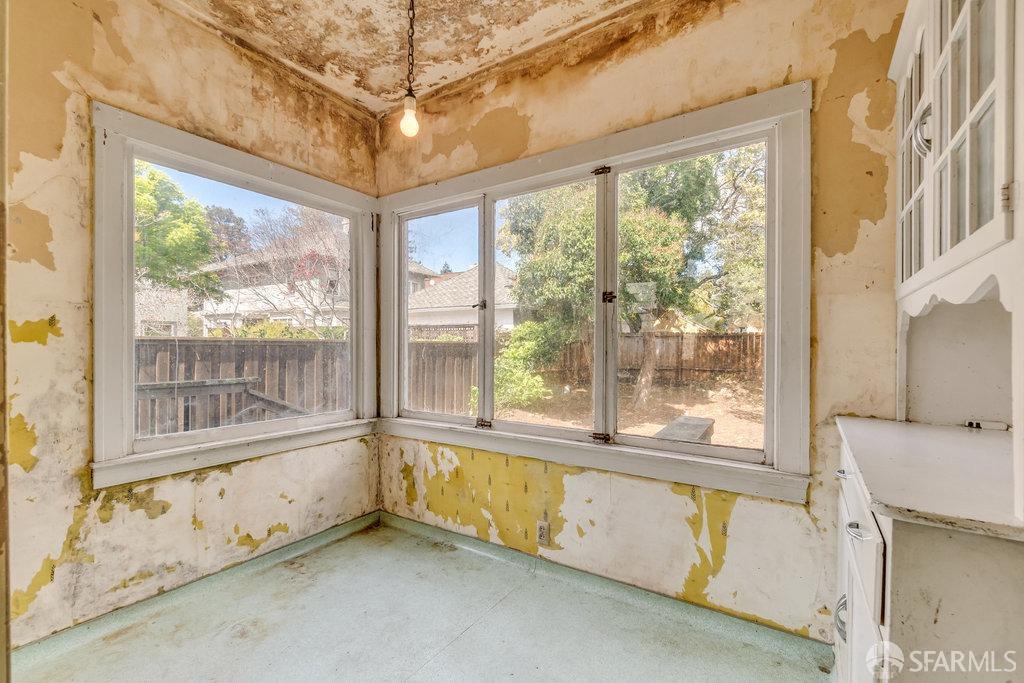 2815 Ashby Avenue Berkeley, CA 94705 - Photo 22 of 57 a view of an empty room with a window