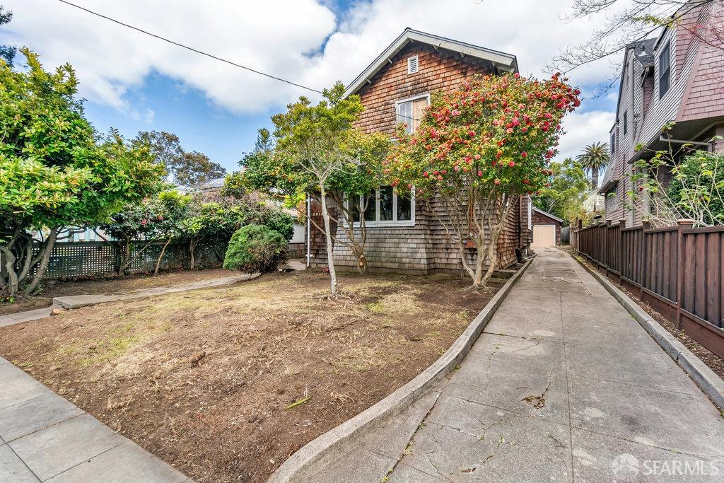 2815 Ashby Avenue Berkeley, CA 94705 - Photo 53 of 57 a backyard of a house