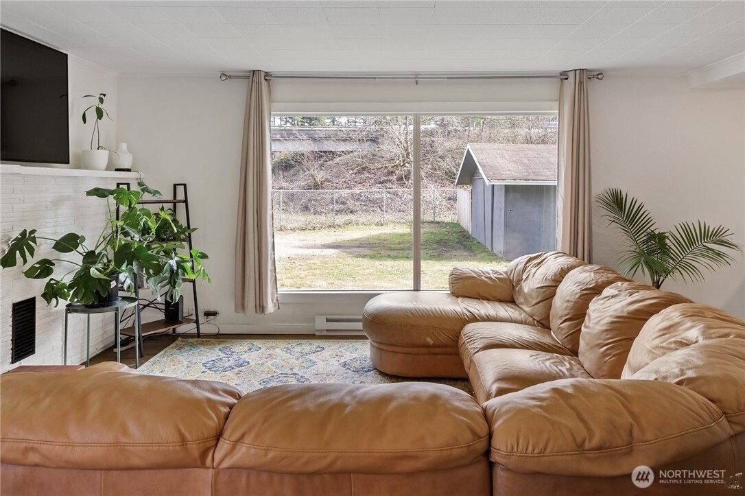 2641 Erlands Point Road Northwest Bremerton, WA 98312 - Photo 4 of 21 Gallery Image 4
