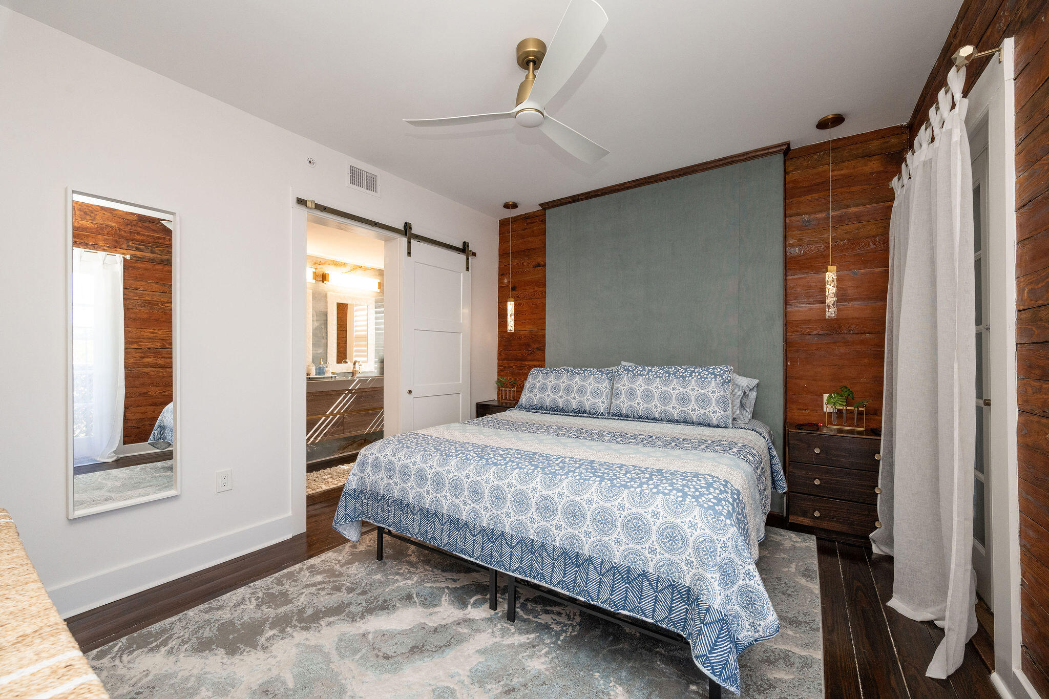 927 Thomas Street, Unit 2 Key West, FL 33040 - Photo 28 of 46 Primary Suite