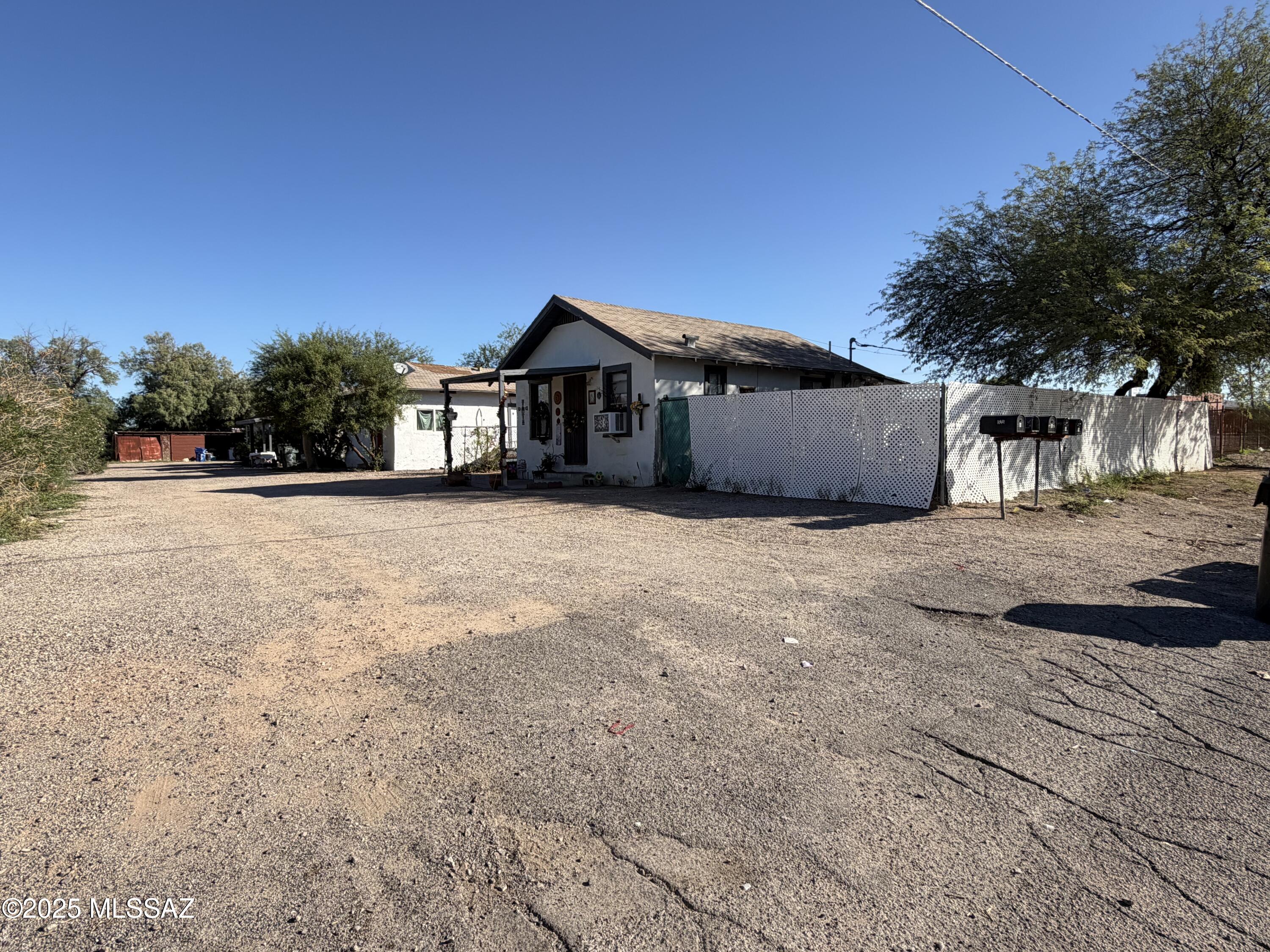 525 East Navajo Road Tucson, AZ 85705 - Photo 3 of 33
