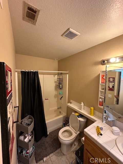 4485 Riverview Drive Riverside, CA 92509 - Photo 21 of 36 a bathroom with a sink toilet and shower