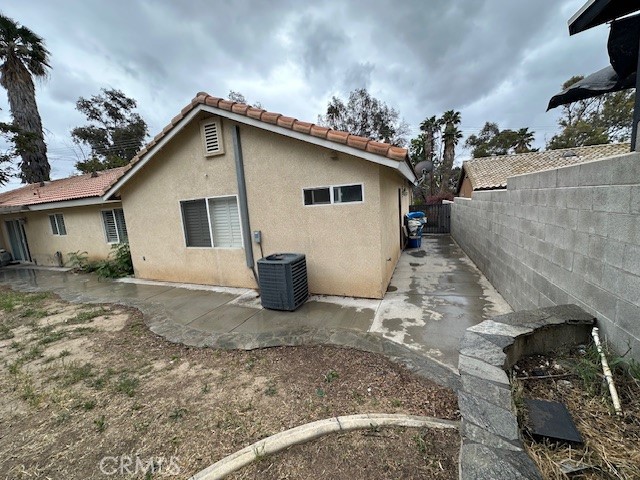 4485 Riverview Drive Riverside, CA 92509 - Photo 35 of 36 a view of a house with a patio