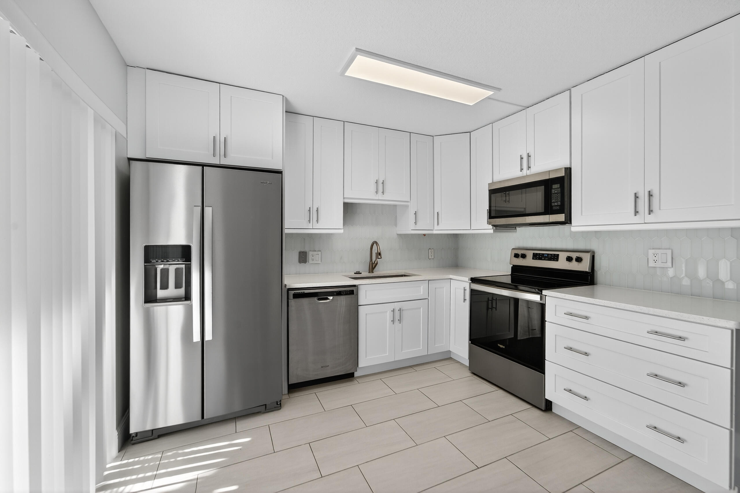 3900 Southeast County Line Road, Unit 27D Tequesta, FL 33469 - Photo 7 of 22 031_081125-158