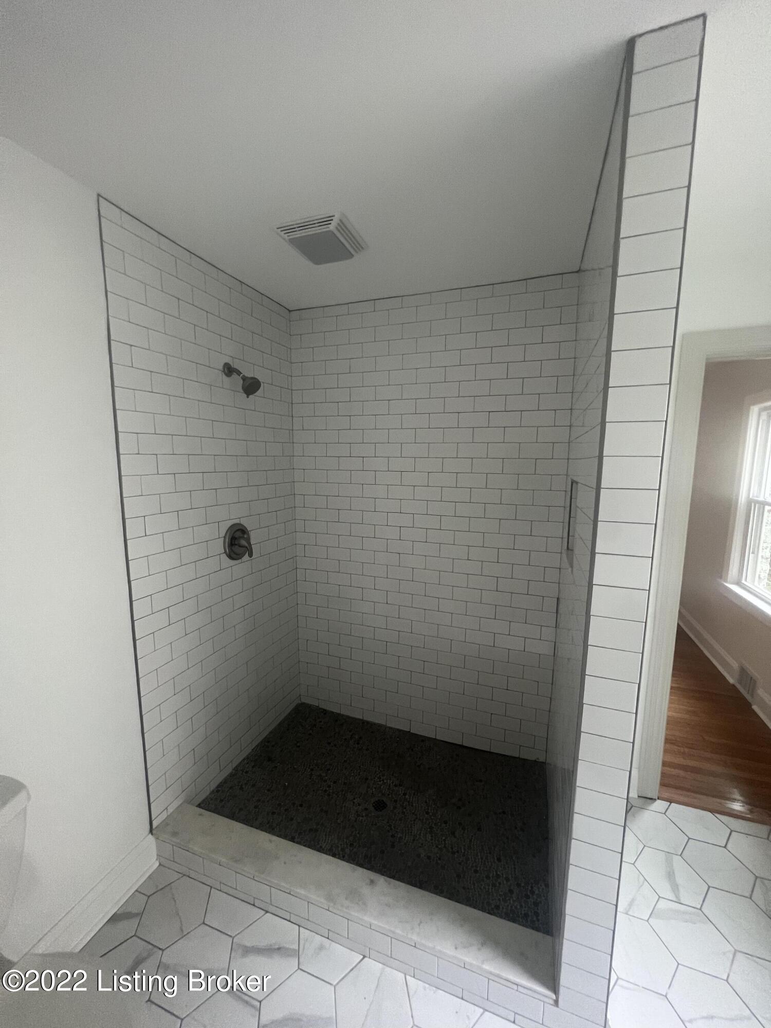 3336 Robin Road Louisville, KY 40213 - Photo 17 of 29 6AC8F74A-209C-4681-9722-94B12AD501C5