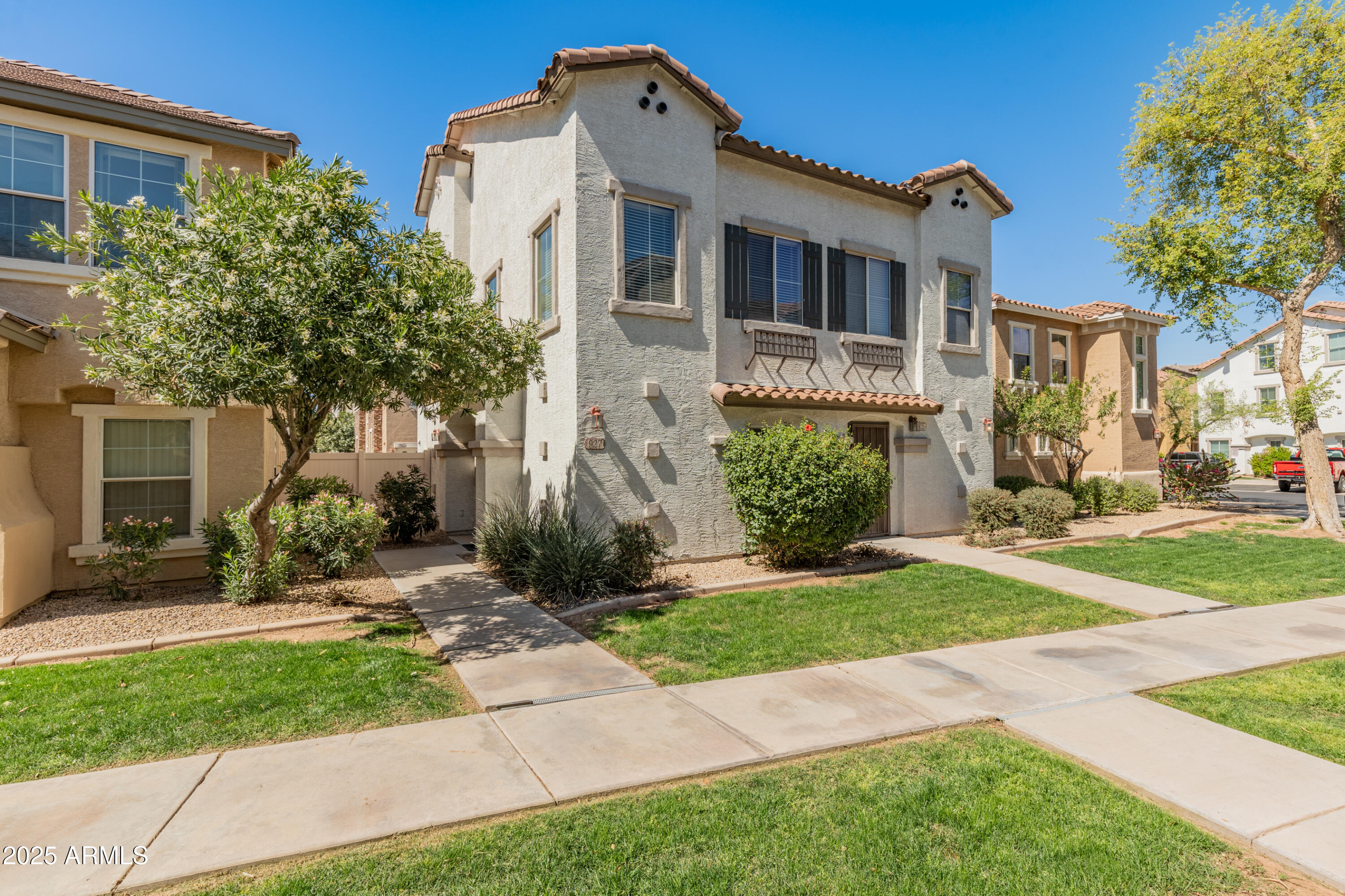 927 West Wendy Way Gilbert, AZ 85233 - Photo 1 of 33 Location is fabulous!