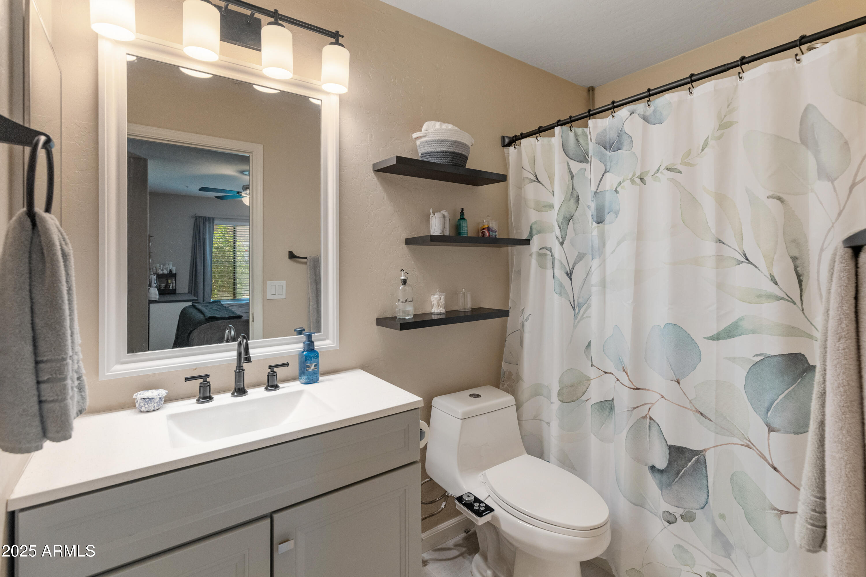 927 West Wendy Way Gilbert, AZ 85233 - Photo 17 of 33 Downstairs bathroom