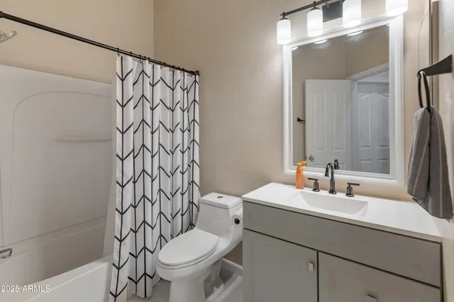 $1,900 | 927 West Wendy Way, Gilbert, AZ 85233