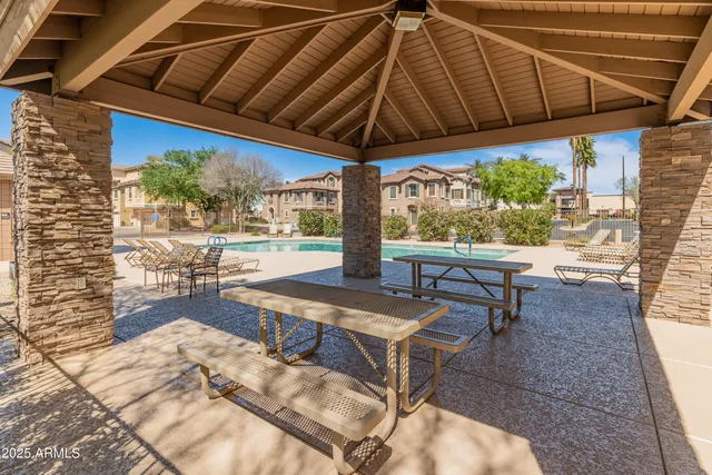 $1,900 | 927 West Wendy Way, Gilbert, AZ 85233