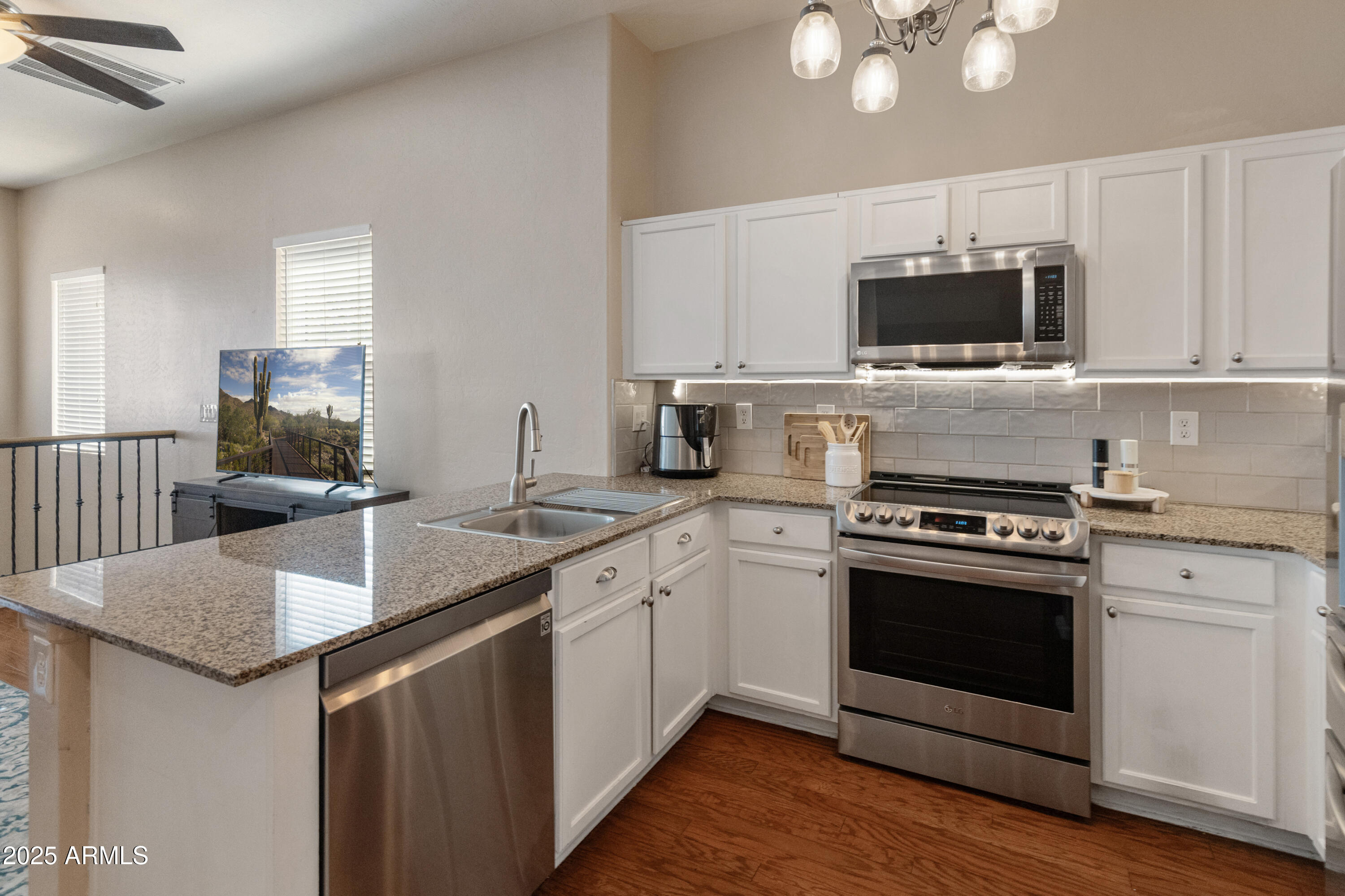 927 West Wendy Way Gilbert, AZ 85233 - Photo 8 of 33 All Appliances were new as of 2021