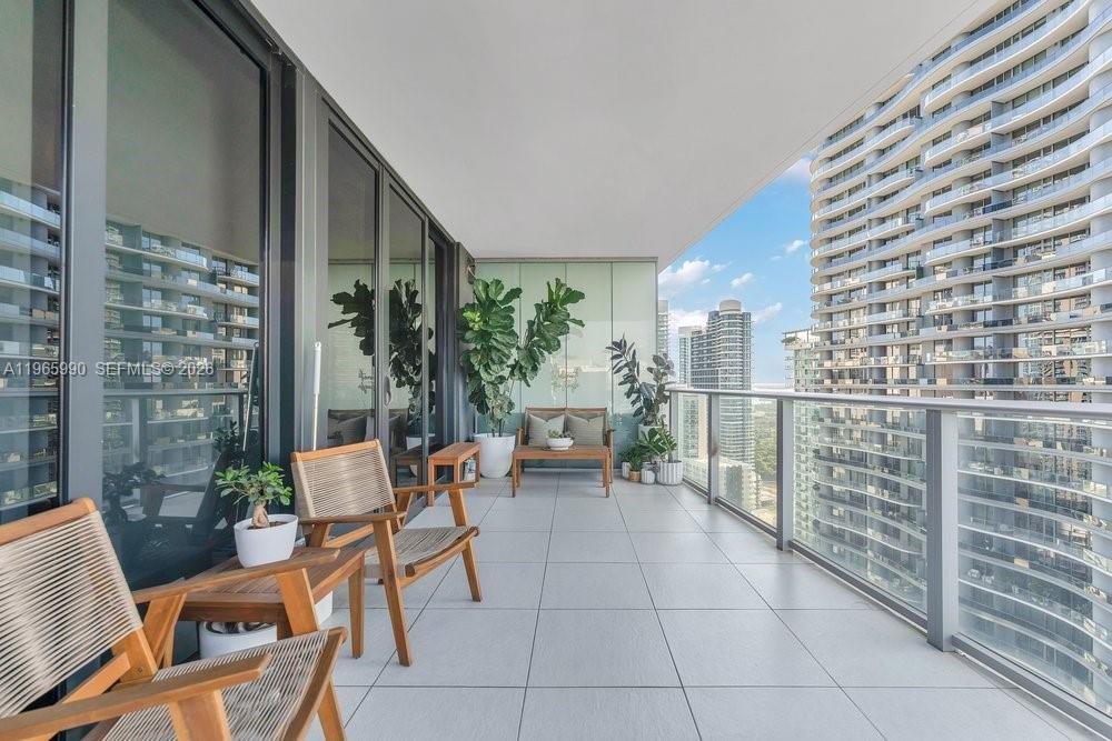 1010 Brickell Avenue, Unit 4011 Miami, FL 33131 - Photo 14 of 32 a balcony with outdoor seating and city view