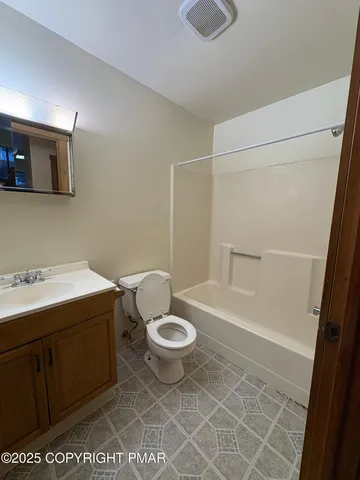 $1,100 | 415 King Street, Unit 7, East Stroudsburg, PA 18301