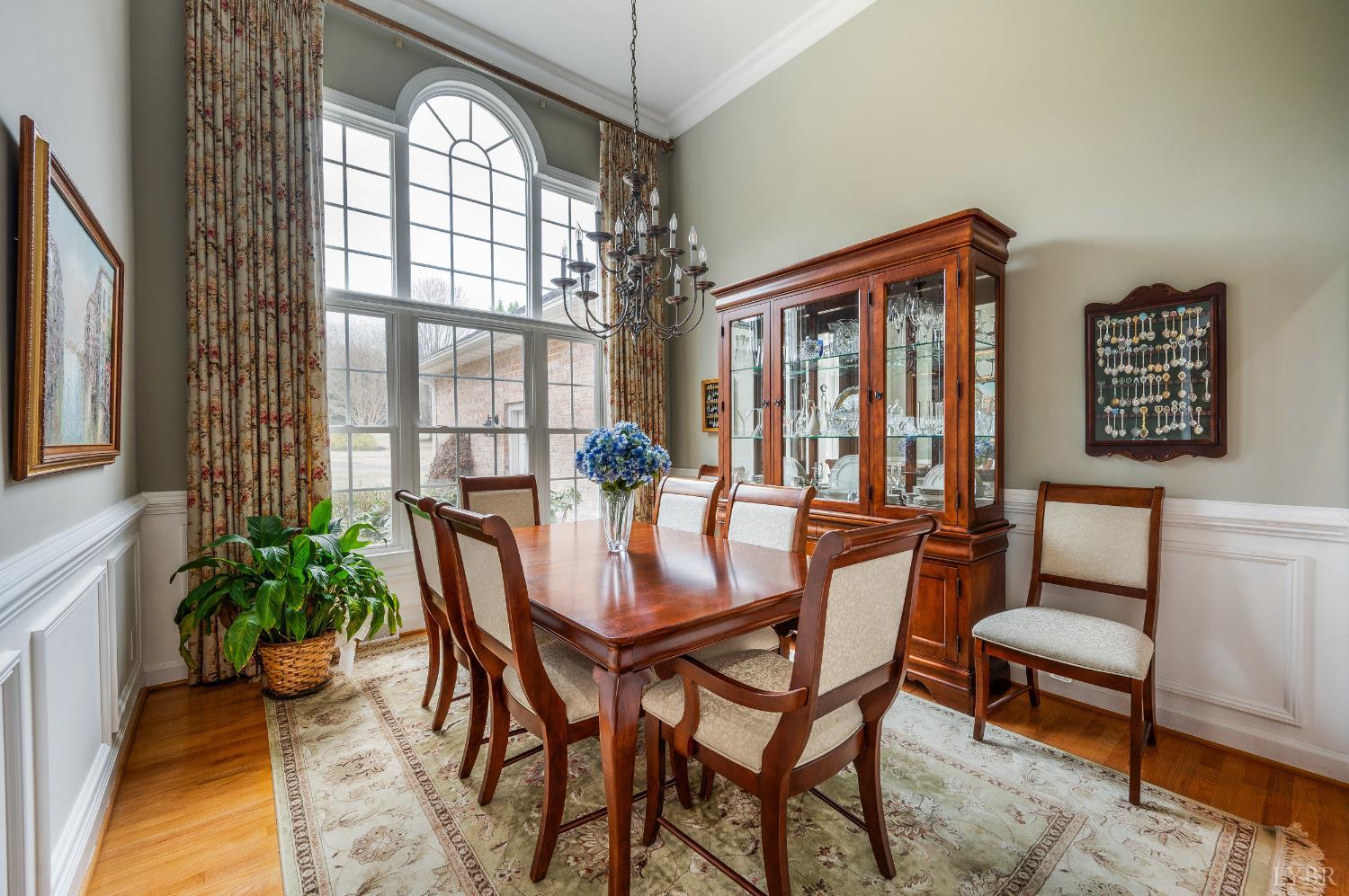 378 Tusculum Lane East Amherst, VA 24521 - Photo 34 of 99 a dining room with furniture and window