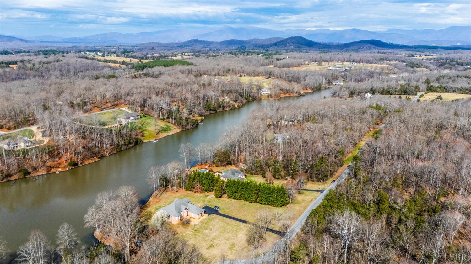 378 Tusculum Lane East Amherst, VA 24521 - Photo 7 of 99