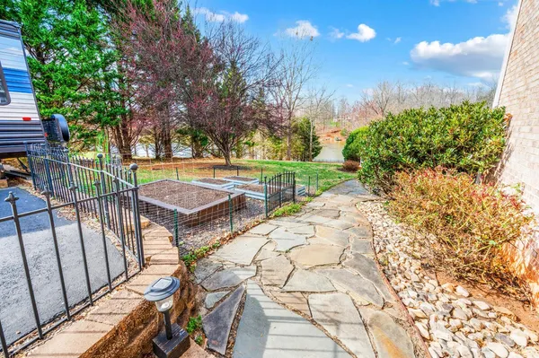 $825,000 | 378 Tusculum Lane East, Amherst, VA 24521