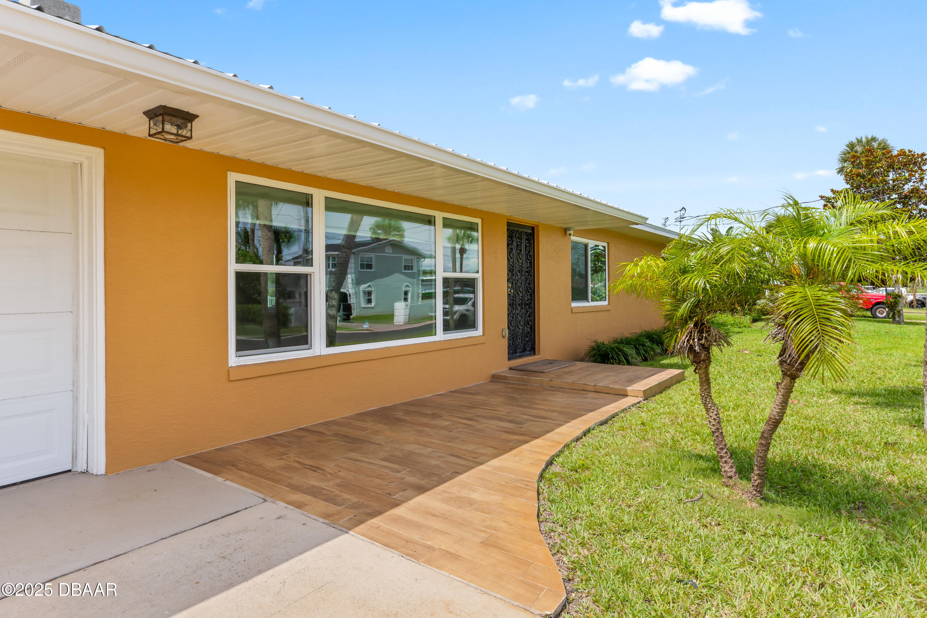 141 Reef Road South Daytona, FL 32119 - Photo 2 of 48 KBRE9537