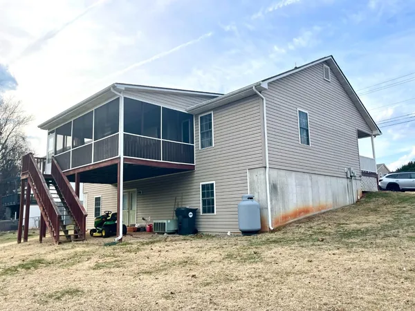 $359,900 | 1745 Whitfield Drive, Bedford, VA 24523