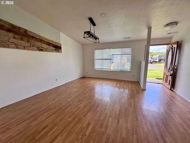 3215 William Street Longview, WA 98632 - Photo 7 of 37 Living Room