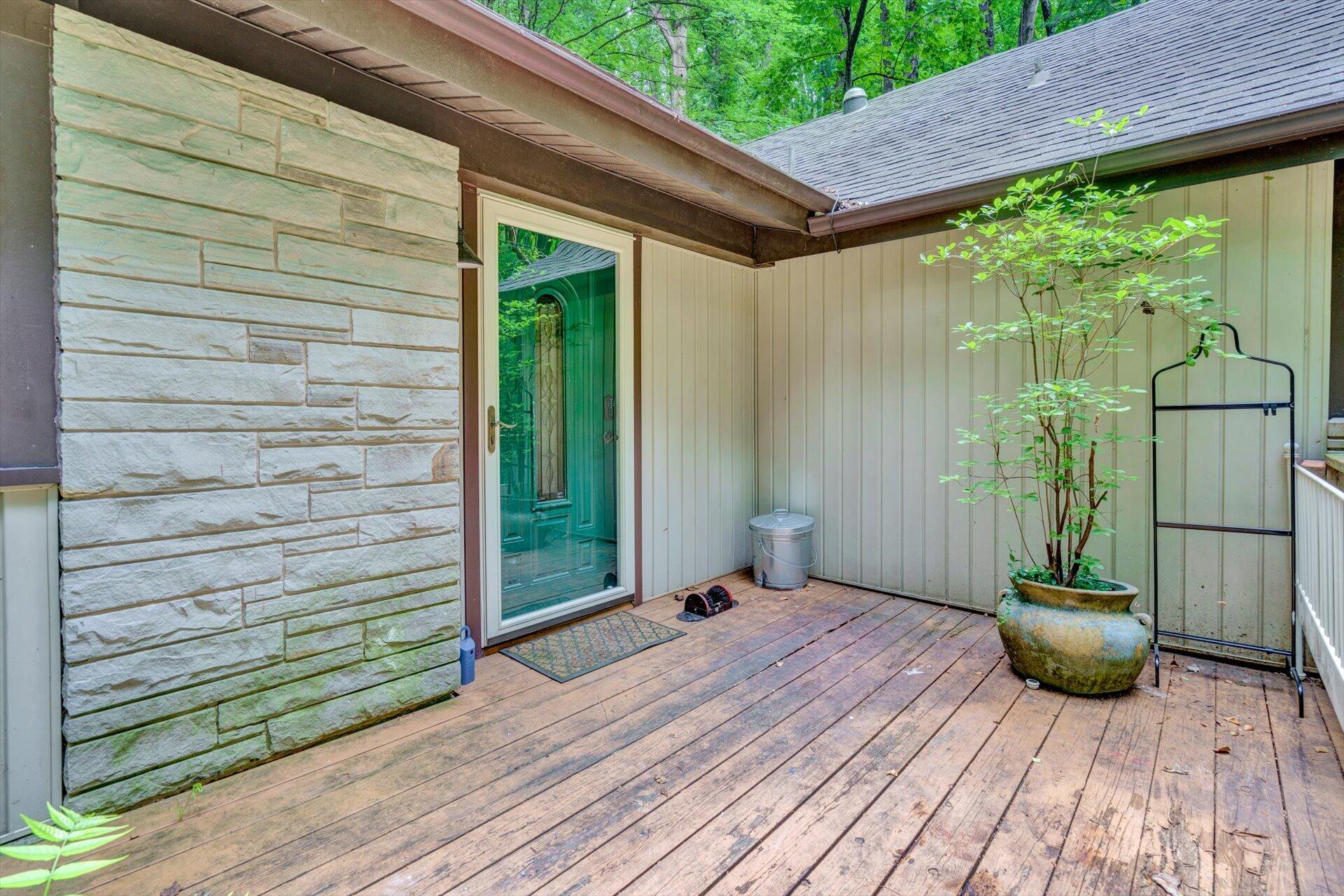 5444 Lakedale Road Southwest Roanoke, VA 24018 - Photo 5 of 33 a view of outdoor space with garden