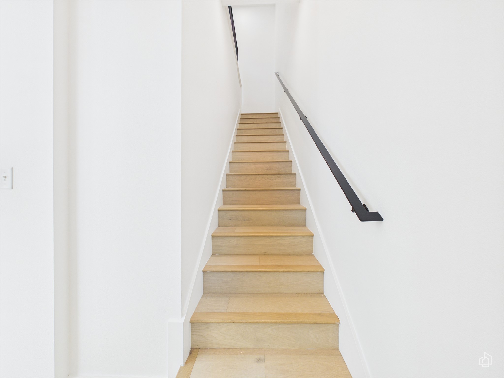 5912 Harold Court, Unit 105 Austin, TX 78721 - Photo 18 of 32 a view of entryway
