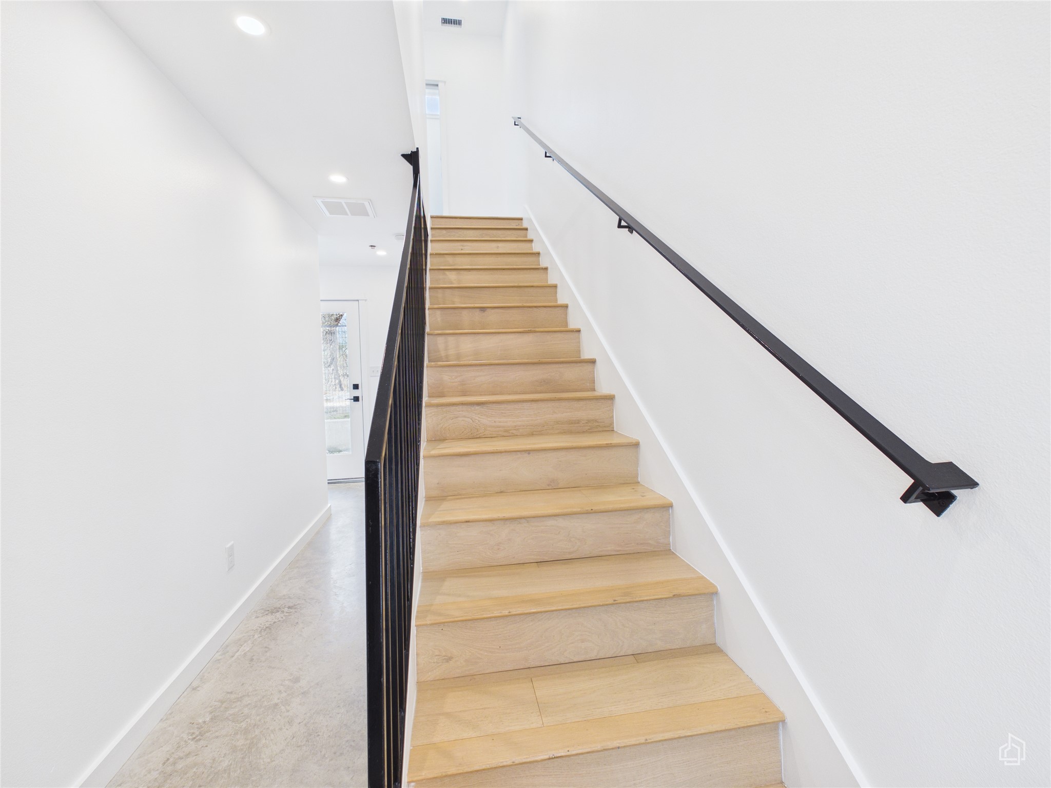 5912 Harold Court, Unit 105 Austin, TX 78721 - Photo 4 of 32 a view of entryway