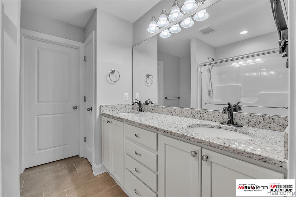 1909 Egret Pointe Howell, MI 48843 - Photo 19 of 45