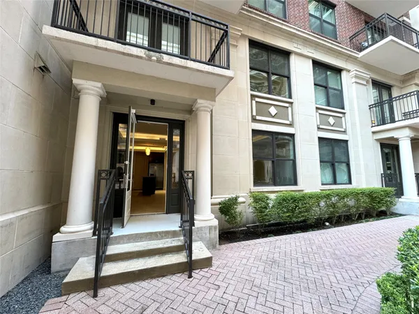 a view of a entryway of the house