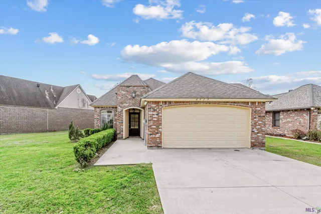 $2,000 | 6439 Patio Court, Gonzales, LA 70737