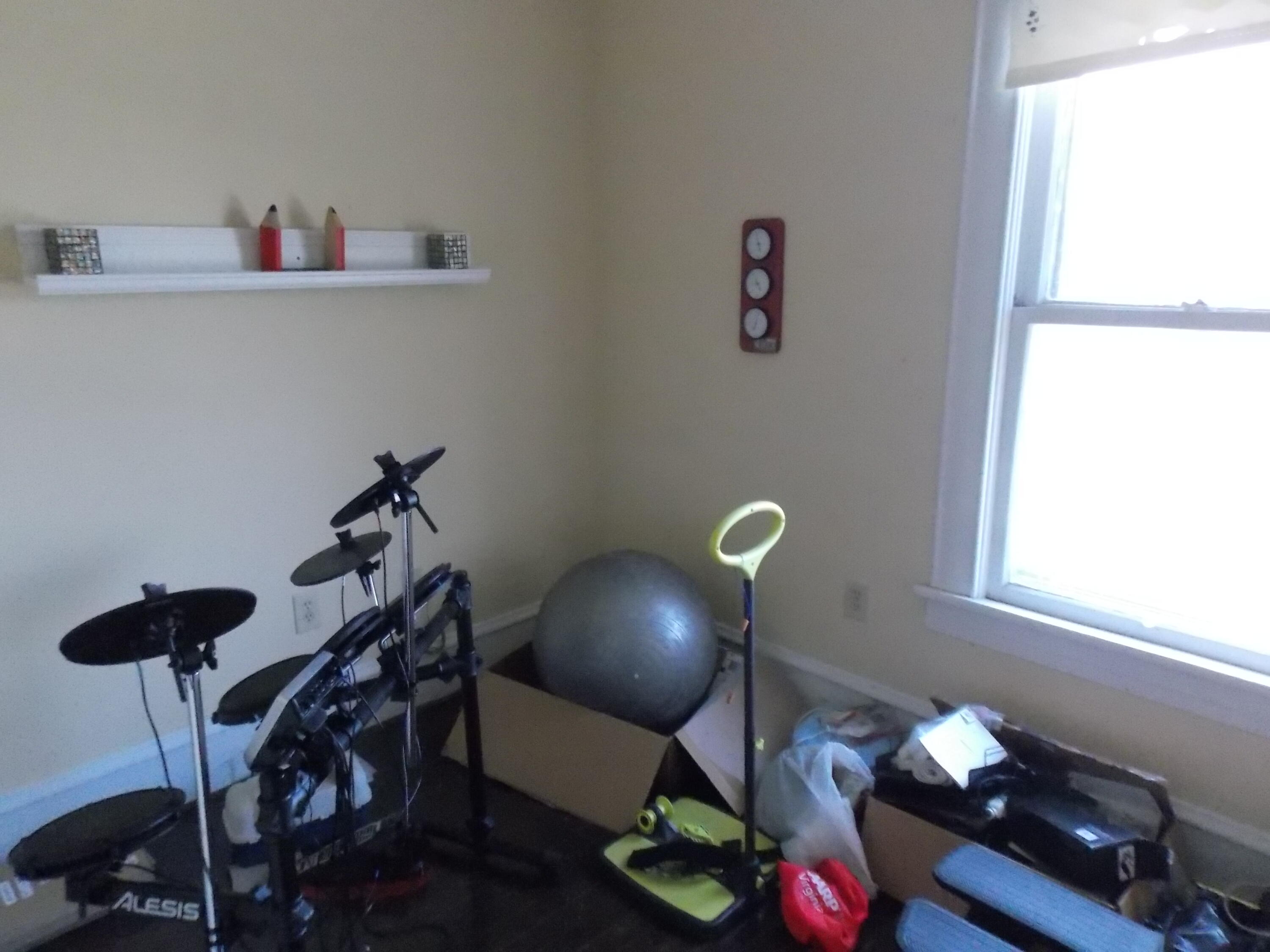 624 South Maple Street Vinton, VA 24179 - Photo 31 of 43 a living room with furniture and a window