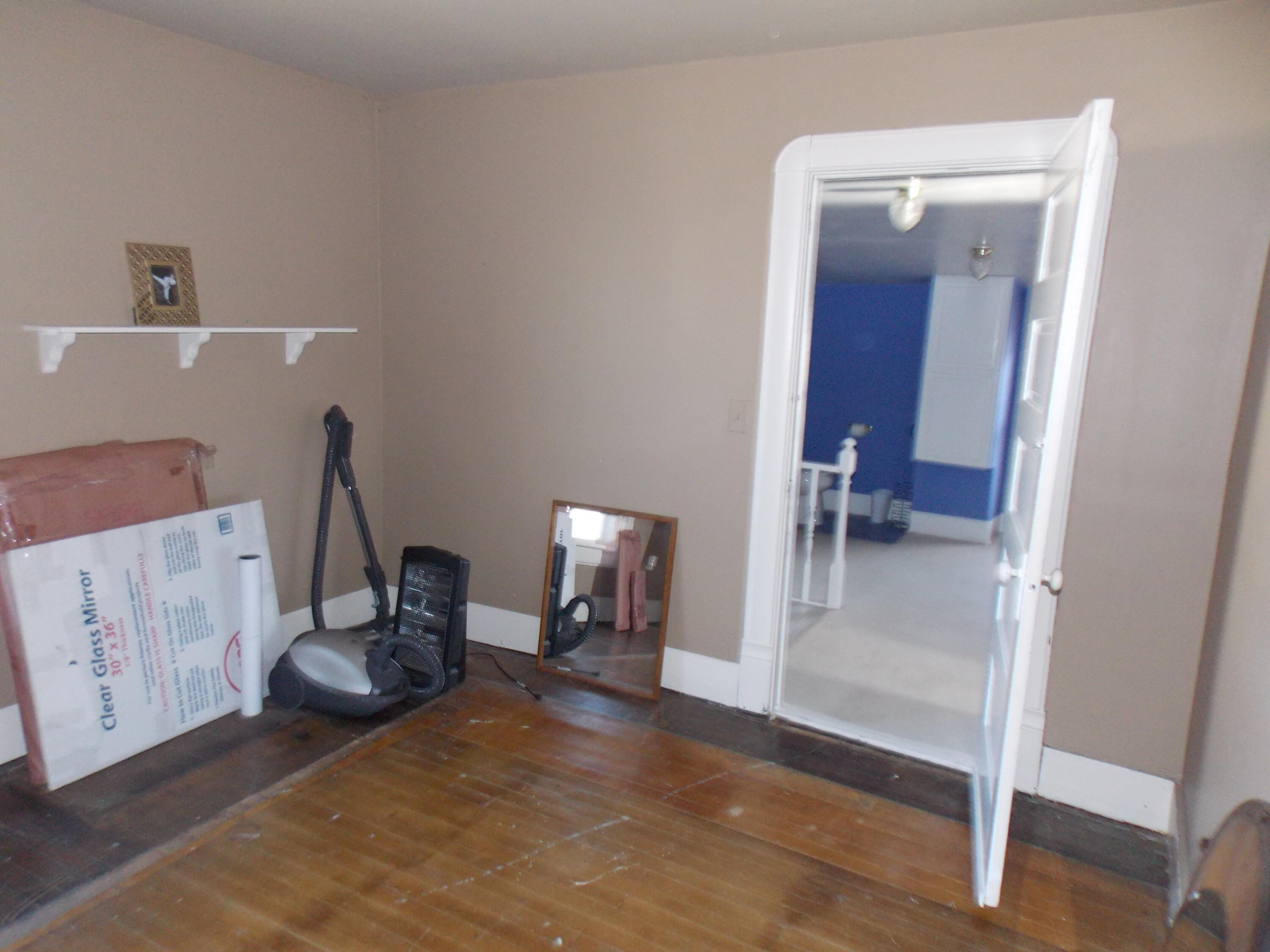 624 South Maple Street Vinton, VA 24179 - Photo 34 of 43 a living room with furniture and a lamp