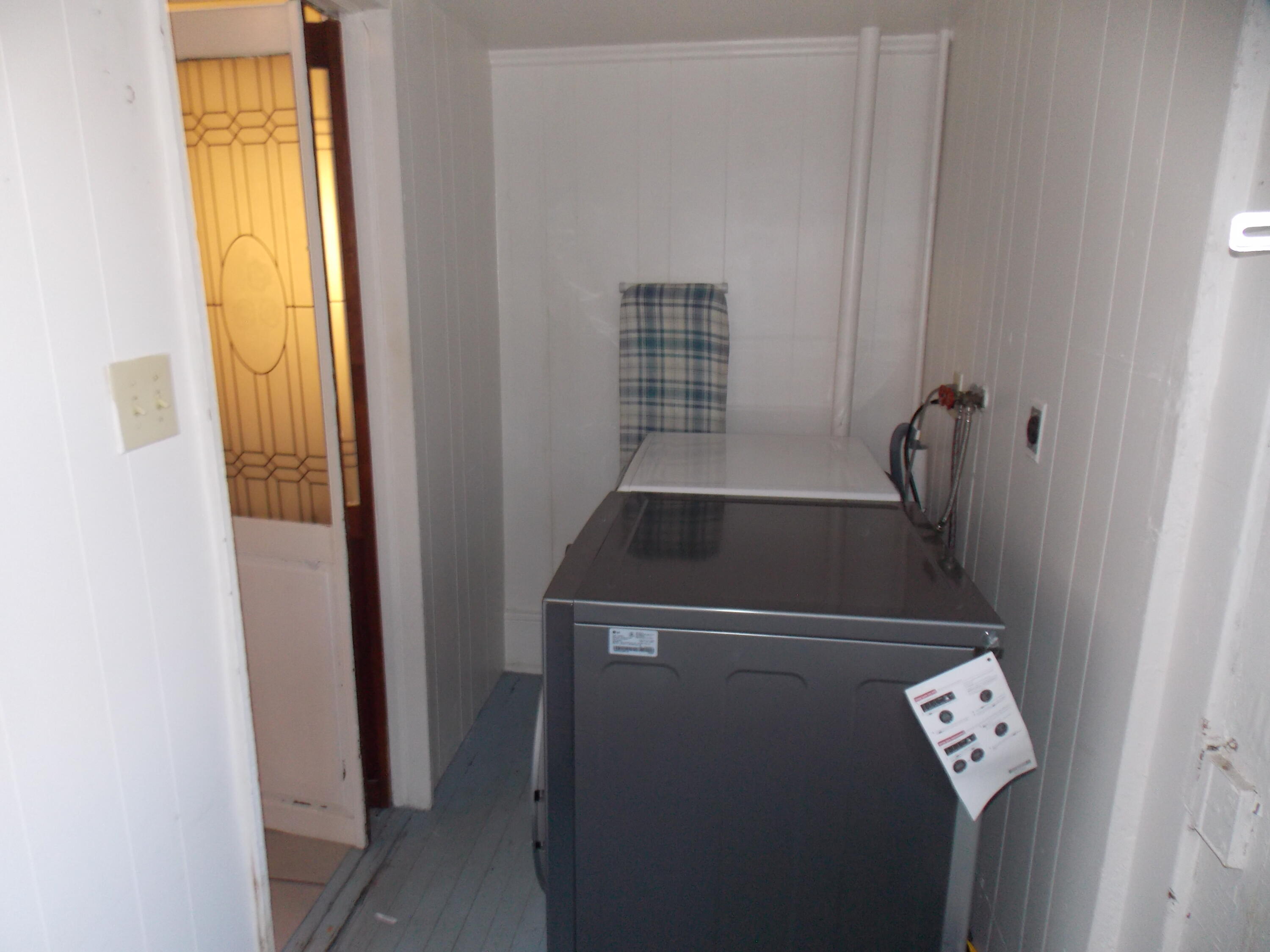624 South Maple Street Vinton, VA 24179 - Photo 41 of 43 a view of bathroom