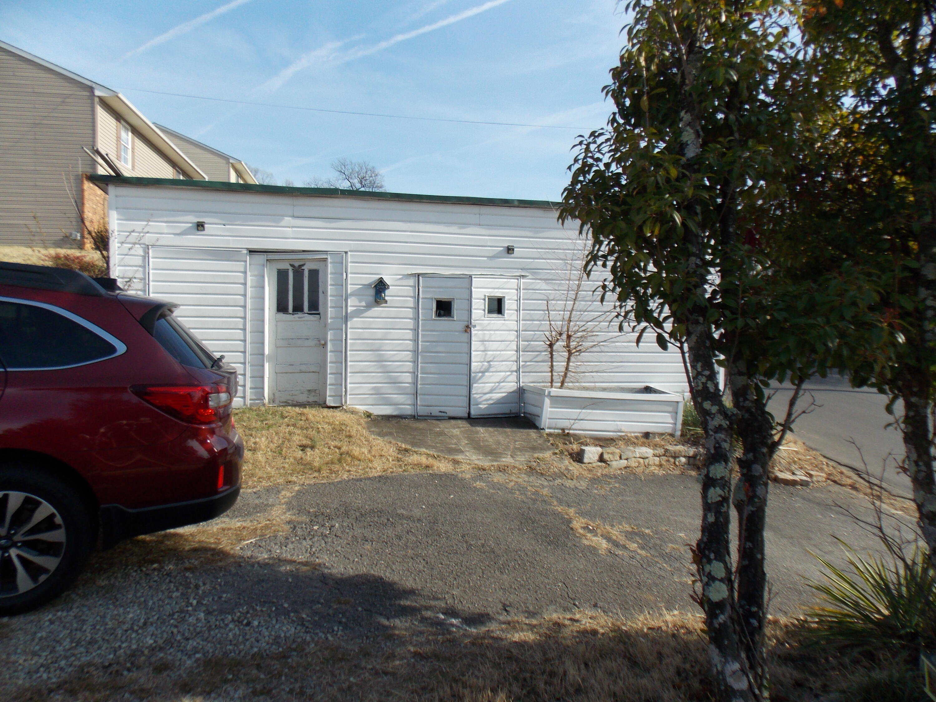 624 South Maple Street Vinton, VA 24179 - Photo 43 of 43 a front view of a house with a yard