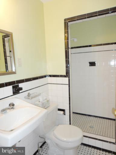 3229 Military Road Northwest Washington, DC 20015 - Photo 15 of 20 Bath (Master)