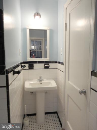 3229 Military Road Northwest Washington, DC 20015 - Photo 17 of 20 Bath