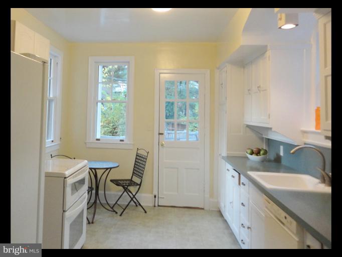3229 Military Road Northwest Washington, DC 20015 - Photo 7 of 20 Kitchen