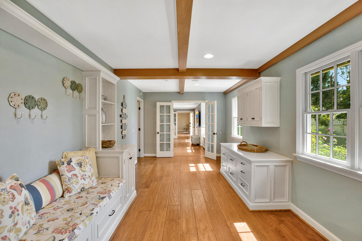 940 Channel Drive Santa Barbara, CA 93108 - Photo 7 of 65 Mudroom - 940 Channel Dr SB CA 93108