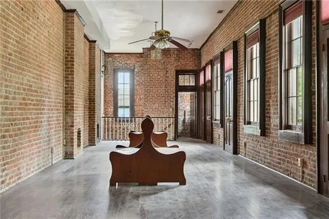 $949,000 | 2003-05 Carondelet Street, New Orleans, LA 70130